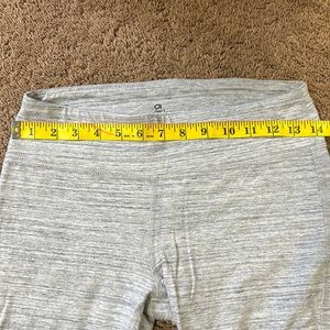 Gap fit woman’s leggings. Sz medium. Cotton material. Ankle detail